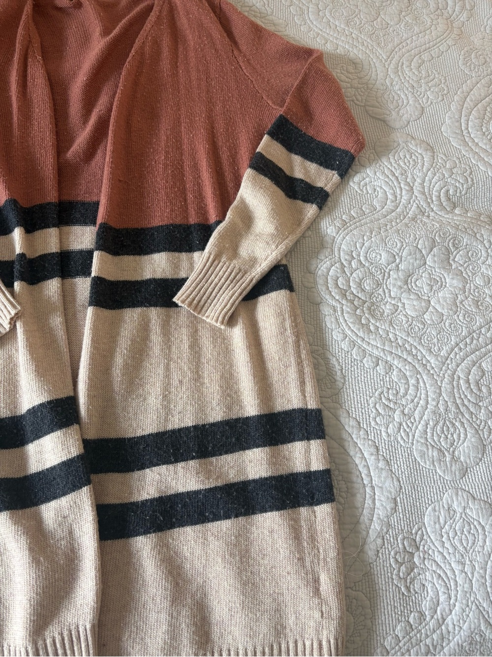 Doe & Rae Open-Front Striped Cardigan in Rust & Cream Small - Picture 2 of 5